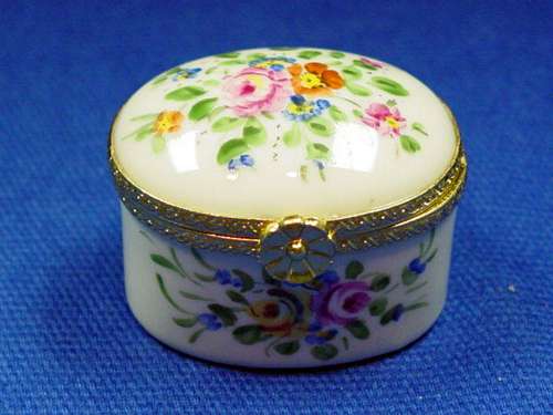 FLOWERY OVAL - Limoges Boxes and Figurines - Limoges Factory Co.